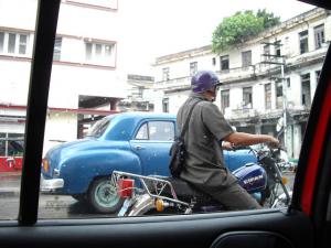 キューバ　ハバナのクラシックカーたち